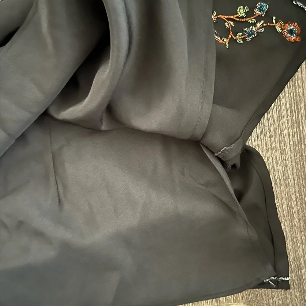 Dressbarn Black Blouse with Floral Embroidery & Ruffle Sleeve 14/16 - Picture 11 of 16
